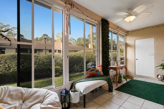 sunroom / solarium with ceiling fan