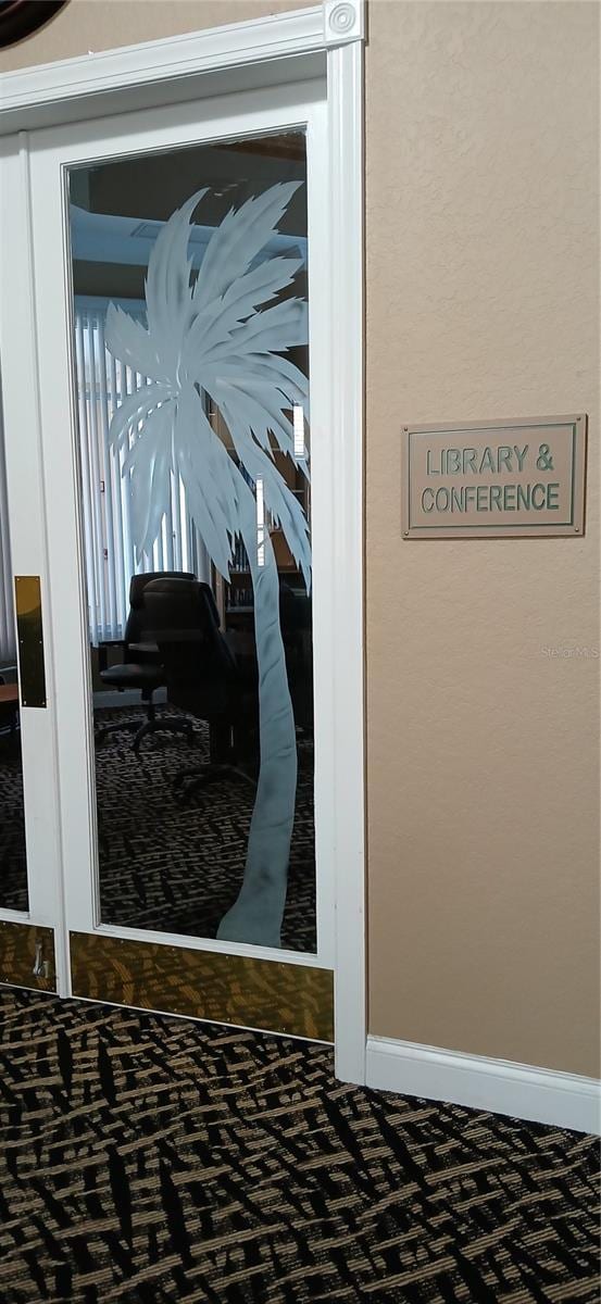 room details featuring carpet flooring