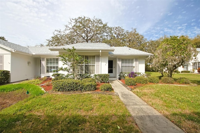 view of front facade featuring a front yard