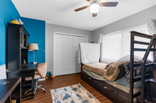 bedroom featuring ceiling fan, dark hardwood / wood-style flooring, and a closet