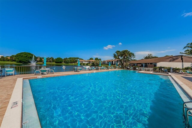 view of swimming pool