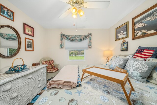 living area with hardwood / wood-style flooring and ceiling fan