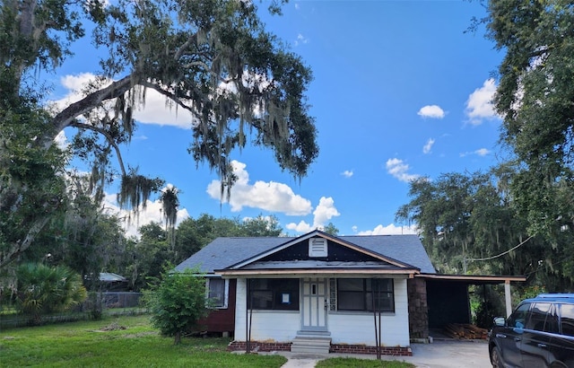 view of front facade with a front yard and a porch