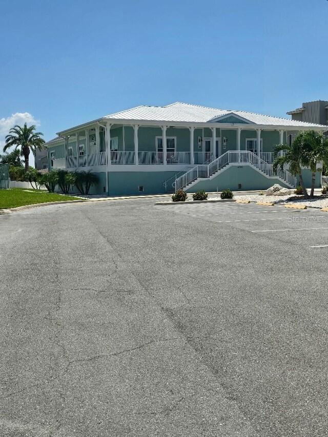 view of front facade featuring covered porch