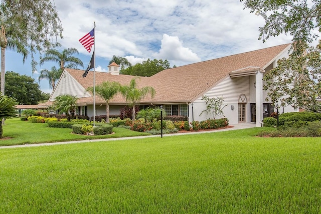 view of front of house featuring a front yard