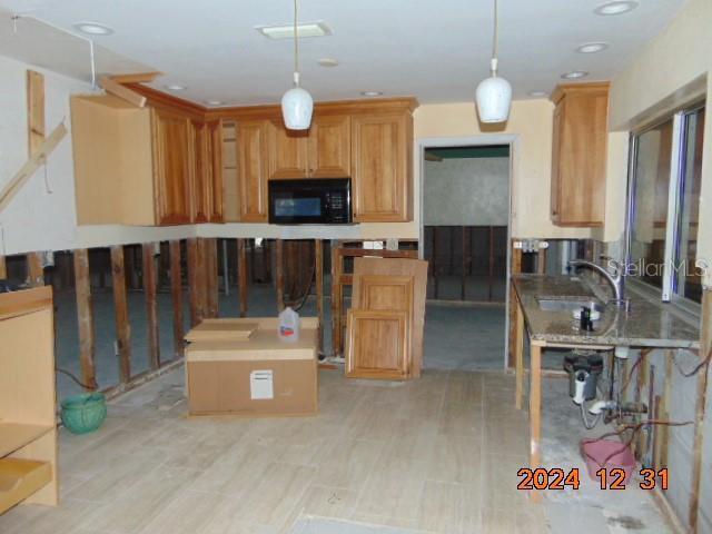 kitchen featuring sink and hanging light fixtures