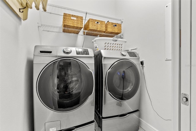 laundry room with washing machine and dryer