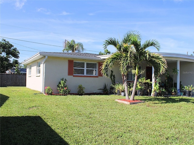 view of front of property featuring a front yard