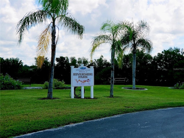 community / neighborhood sign with a lawn