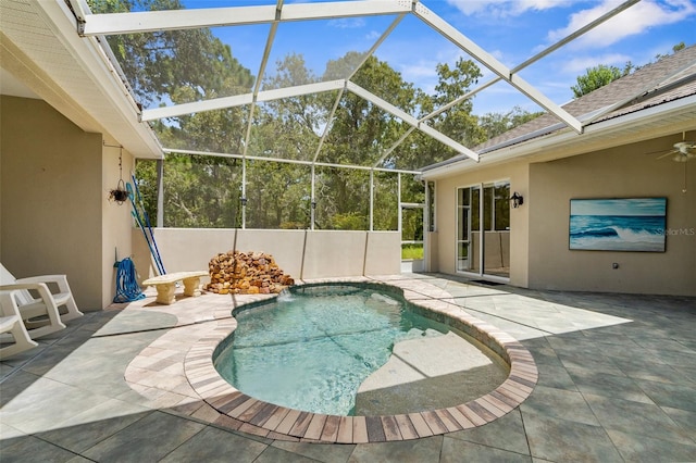 view of swimming pool featuring a lanai, a patio area, ceiling fan, and pool water feature