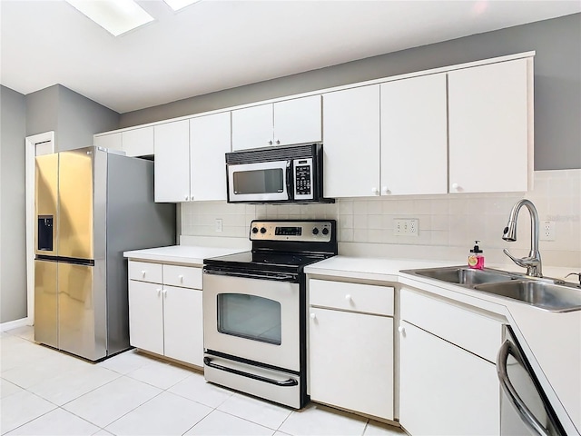 kitchen featuring stainless steel appliances, light countertops, a sink, and backsplash