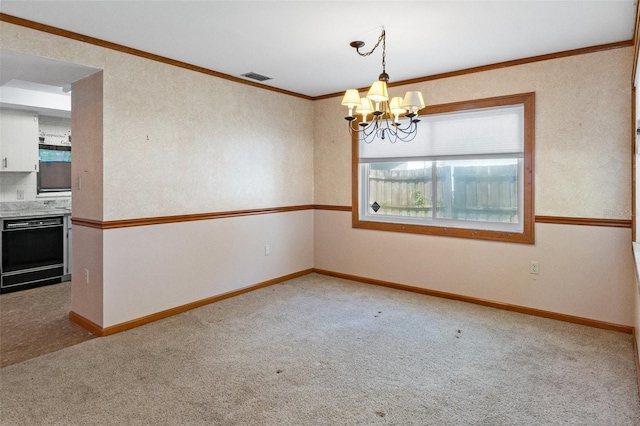 spare room with visible vents, a chandelier, carpet flooring, and crown molding