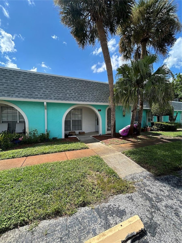 ranch-style house with a front yard