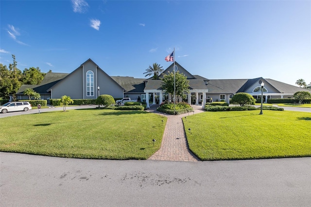 view of front of house featuring a front lawn