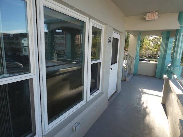 balcony featuring covered porch