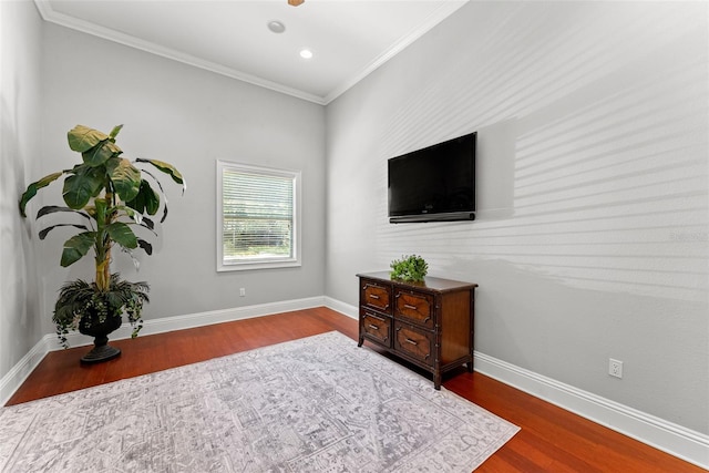 sitting room featuring recessed lighting, crown molding, baseboards, and wood finished floors