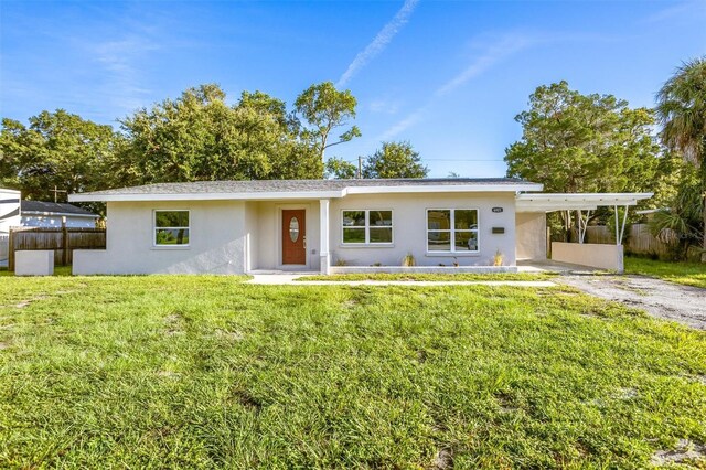 ranch-style house featuring a front lawn