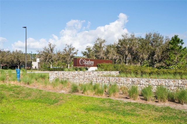 view of community / neighborhood sign