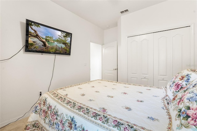 bedroom featuring carpet and a closet