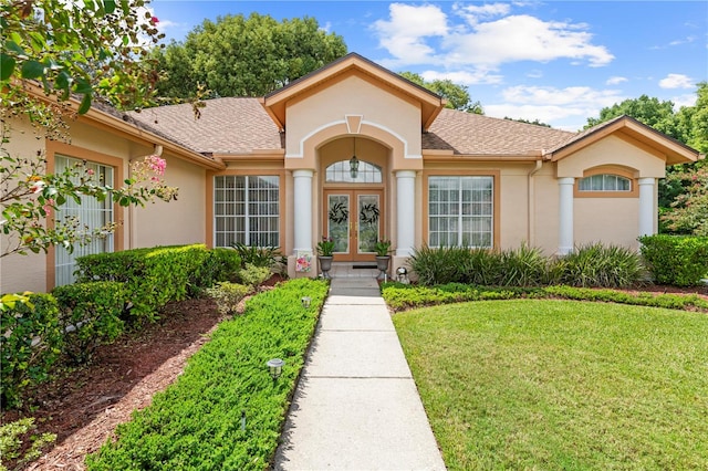 view of front of home featuring a front lawn