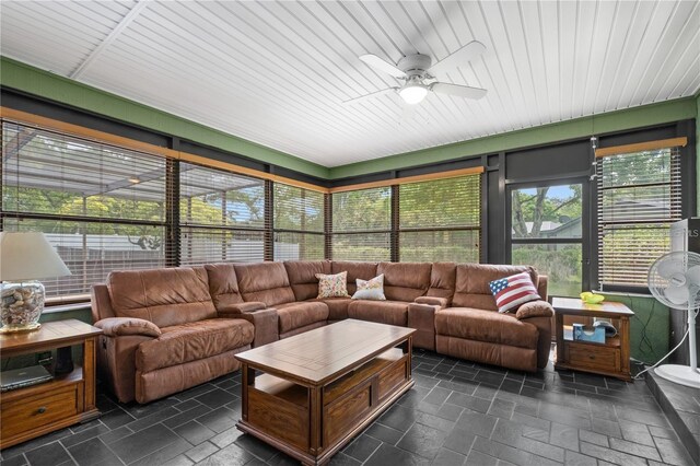 sunroom with ceiling fan