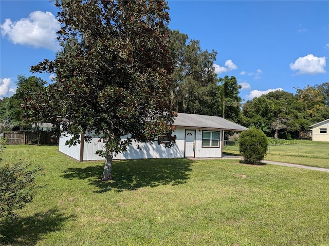 view of front facade featuring a front lawn