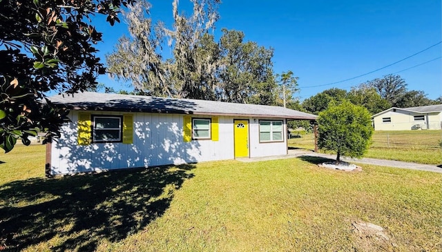 view of front facade with a front lawn