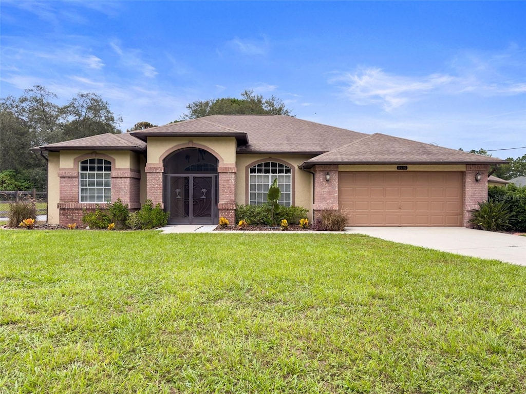 view of front of house featuring a front yard and a garage