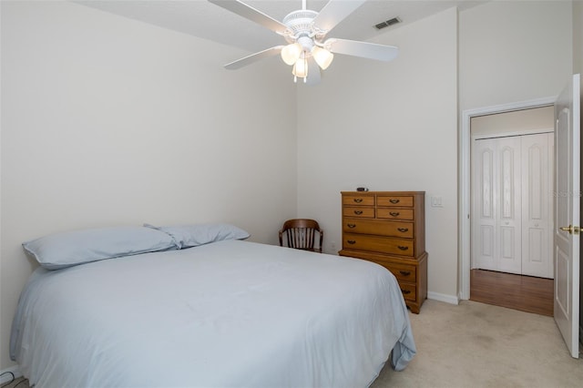 carpeted bedroom with ceiling fan