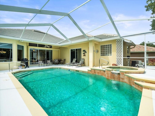 view of swimming pool featuring a lanai, an in ground hot tub, ceiling fan, and a patio