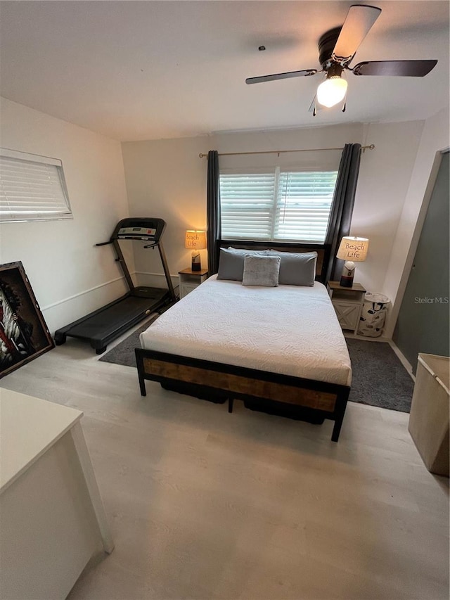 bedroom featuring ceiling fan