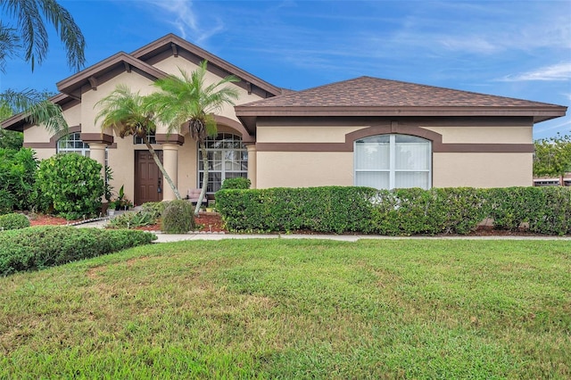 view of front of house featuring a front yard