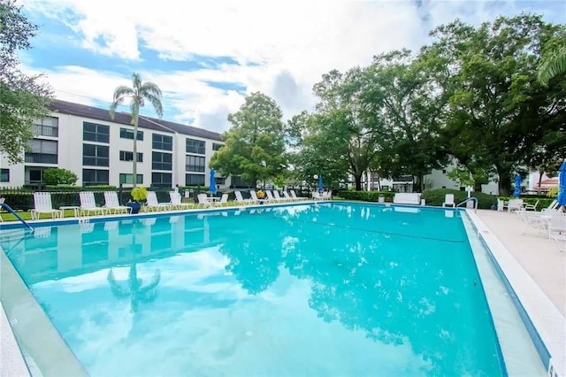 view of swimming pool