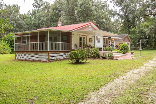 view of front of house with a front lawn