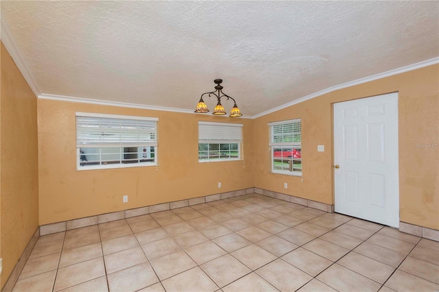 spare room featuring a textured ceiling, ornamental molding, and a notable chandelier