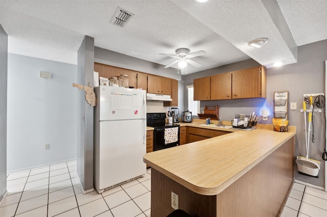 kitchen with black / electric stove, ceiling fan, kitchen peninsula, and white refrigerator