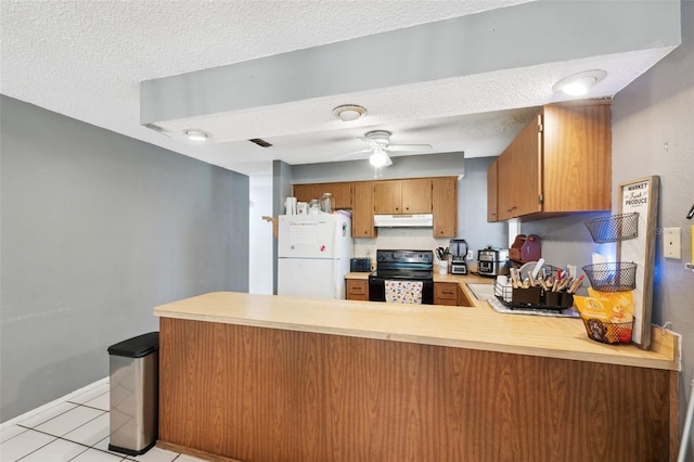 kitchen featuring kitchen peninsula, white fridge, a textured ceiling, black range with electric cooktop, and ceiling fan