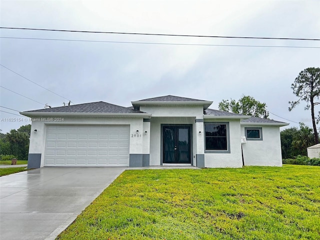 view of front of house featuring a front lawn and a garage