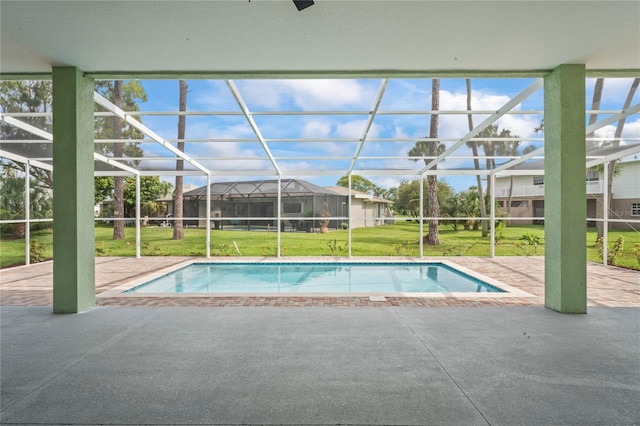 view of swimming pool