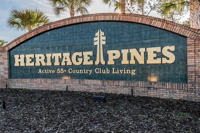 view of community / neighborhood sign