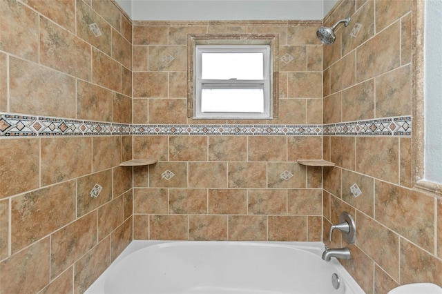 bathroom featuring tiled shower / bath combo