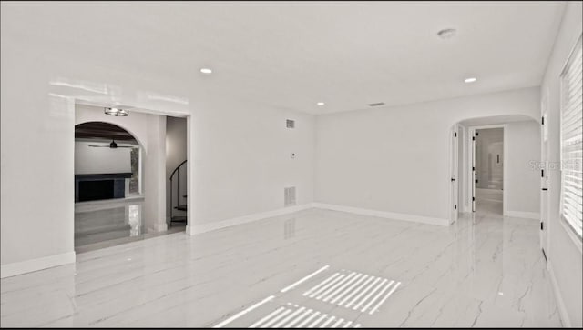 empty room with ceiling fan