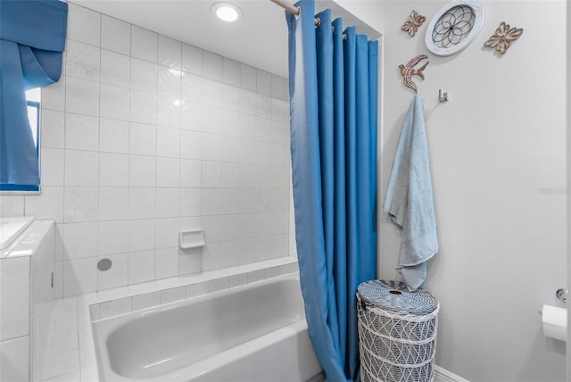 bathroom with shower / tub combo with curtain