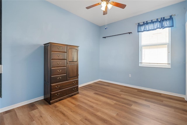 unfurnished bedroom featuring light wood-style floors, baseboards, and ceiling fan