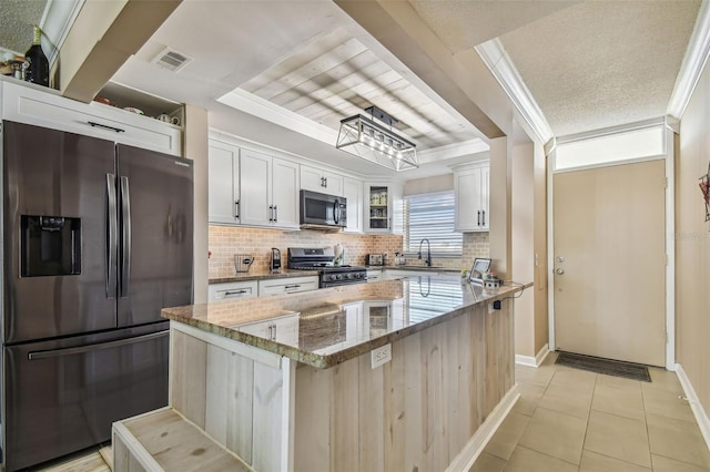 1847 Shore Dr S Unit 614, South Pasadena, FL 33707 - kitchen with visible vents, a sink, appliances with stainless steel finishes, and tasteful backsplash