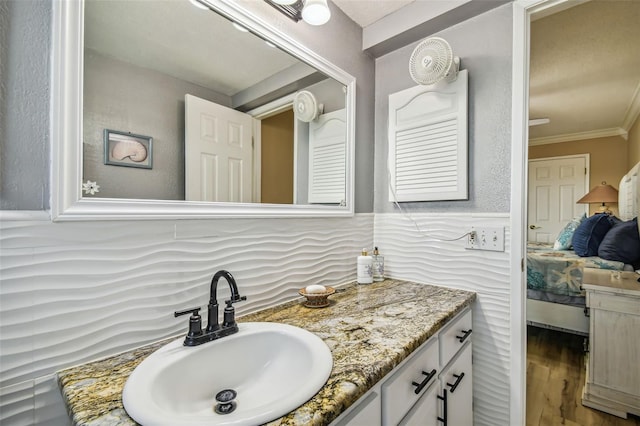 1847 Shore Dr S Unit 614, South Pasadena, FL 33707 - bathroom with backsplash, wood finished floors, vanity, connected bathroom, and crown molding