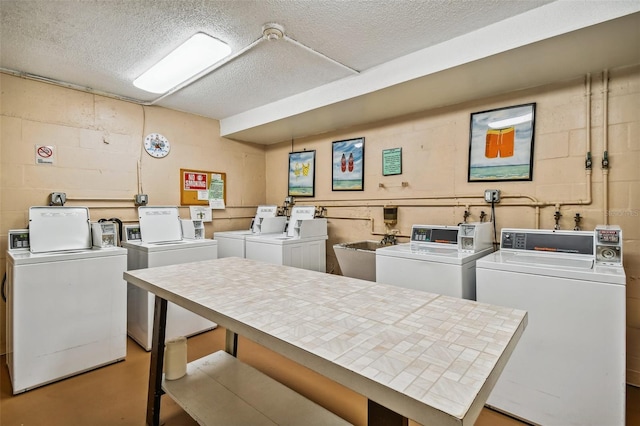 1847 Shore Dr S Unit 614, South Pasadena, FL 33707 - community laundry room featuring a textured ceiling, concrete block wall, and independent washer and dryer
