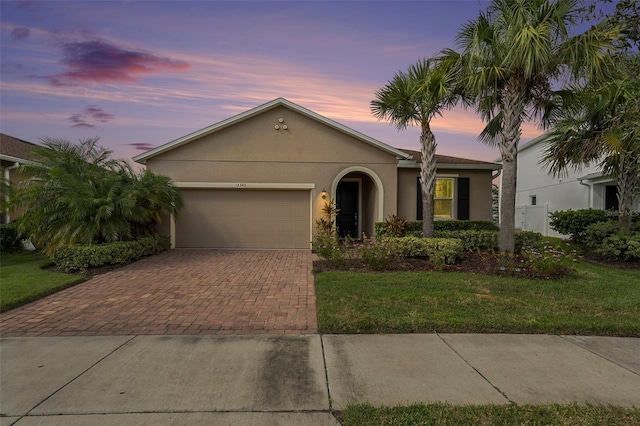 view of front of house featuring a yard and a garage