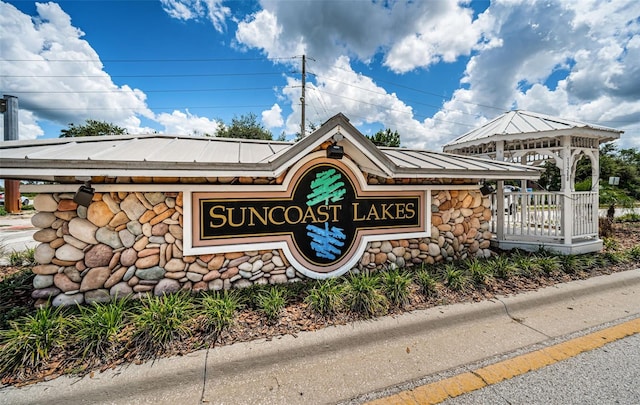 view of community / neighborhood sign