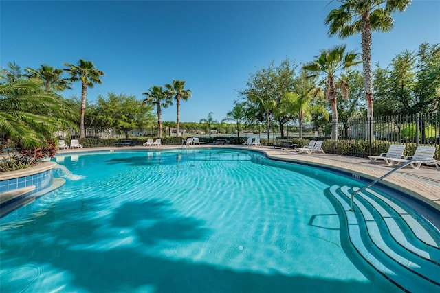 view of swimming pool